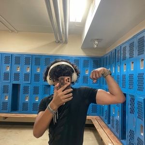 Meet your Posher, Moussa